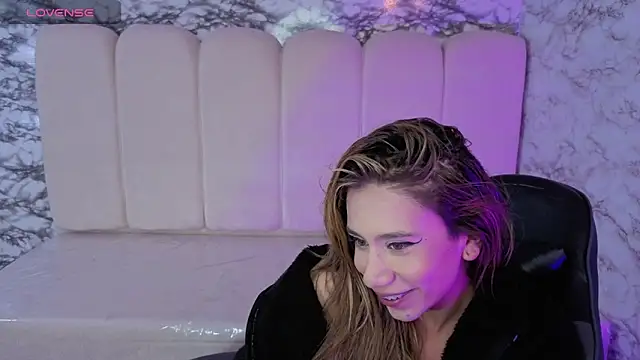 Evy_Luxx_v's Live XXX Chat