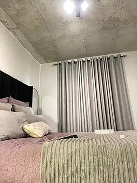 Chat +18 de Mercedes_555 ao vivo