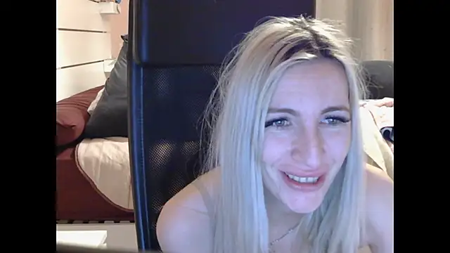 BarbieBlondieGirl 现场XXX聊天