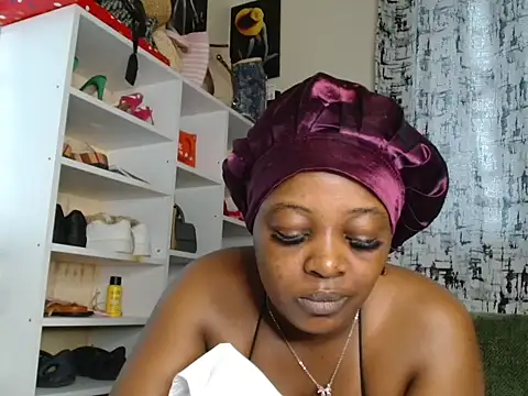 Empress_doll Adlı Modelin Canlı XXX Sohbeti