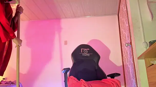 Онлайн чат XXX Laylafoxy_tay