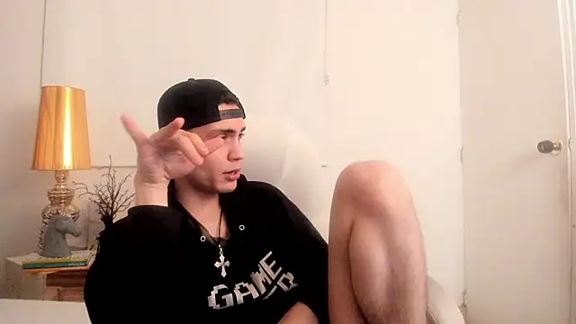 dark_sun302 Show in webcam