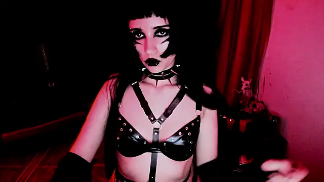 Yueeclipsa: онлайн-секс-чат