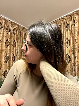 NadiraNoor 现场XXX聊天