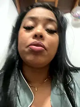 PUSHYLATE – Live XXX-chat