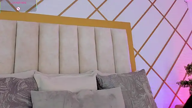 TaniaSmith1's Live XXX Chat