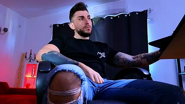 MightyAaron66 live XXX chat