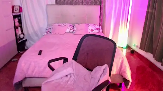 Emilyswan04 现场XXX聊天