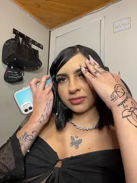 Hilary_pinkk élő XXX-chatje