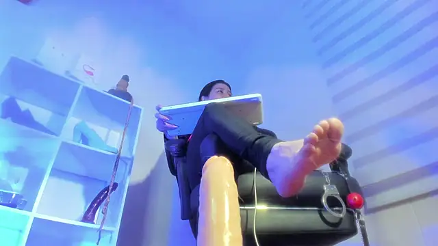 charlotte_joliedart élő XXX-chatje