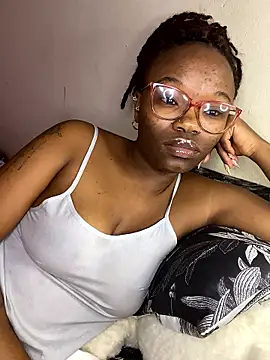 YummyMelanin117: онлайн-секс-чат