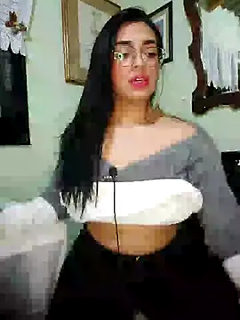 Linda_Saenz_ Adlı Modelin Canlı XXX Sohbeti