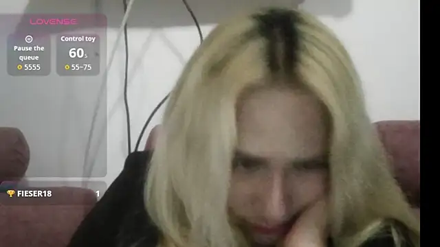 IvanaBliss élő XXX-chatje