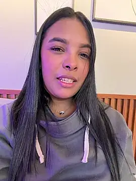 MIAROGGERSS: онлайн-секс-чат