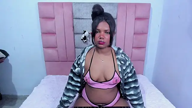 AdaraWilson 现场XXX聊天