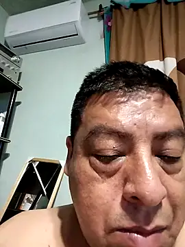 Bigmonstrr: διαδικτυακό σόου στην κάμερα