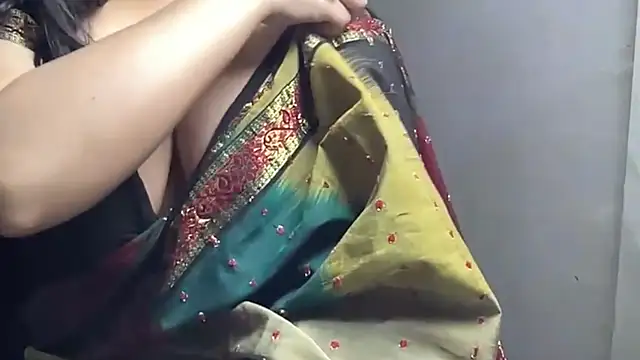 Tanvi_72 élő XXX-chatje