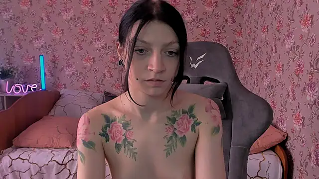 LolaRozzie 现场XXX聊天