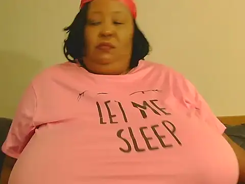 nancy111 élő XXX-chatje