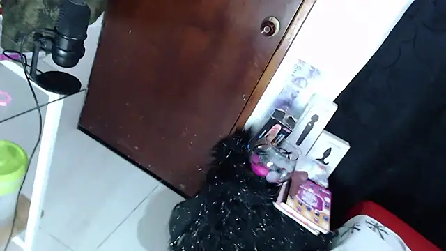 Danna_chubby_ Chat XXX in diretta