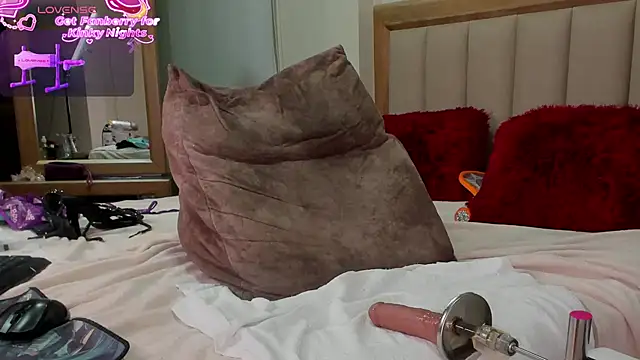 CaitlynLian élő XXX-chatje