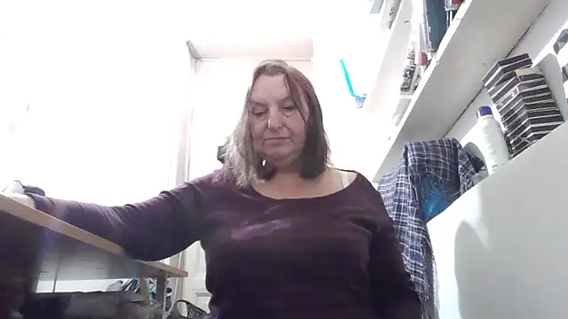 AnnaLive570: διαδικτυακό σόου στην κά μερα