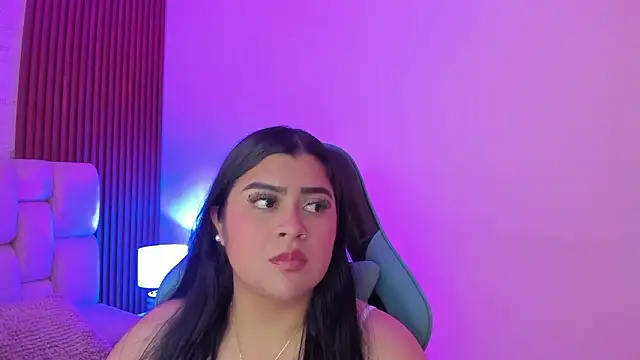 Emilyboobss' Live XXX Chat