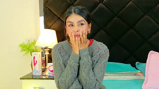 Holly_Brensonexx_ Live XXX-chat