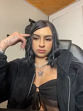 Hilary_pinkk's Live XXX Chat