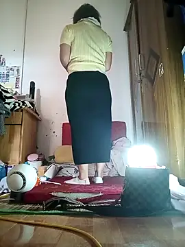 July-Asian élő XXX-chatje