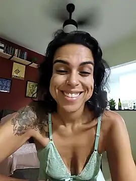 flora-69 élő XXX-chatje