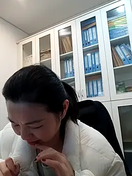 ialnuyoa_h élő XXX-chatje