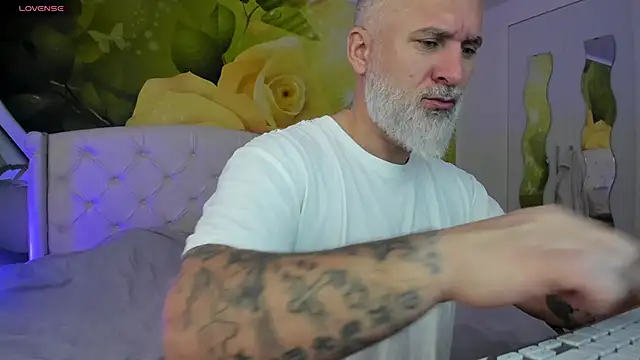 BlowMyXXL's Webcam Show