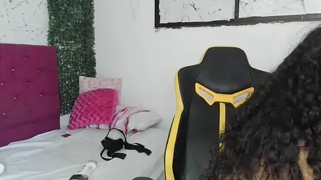 emily_stars1's Live XXX Chat