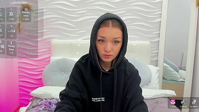 VirginOlly's Live XXX Chat