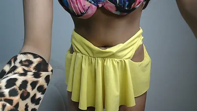 PlayGirLL_'s Live XXX Chat