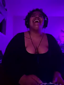 1n0nlythroat's Live XXX Chat