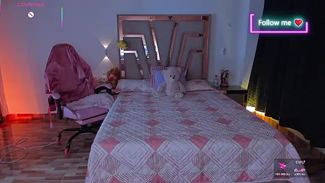 XXX chat uživo modela lunaarose