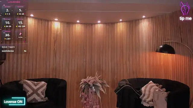 NataliaGaret's Live XXX Chat