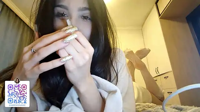 Онлайн чат XXX Qwami_Amie