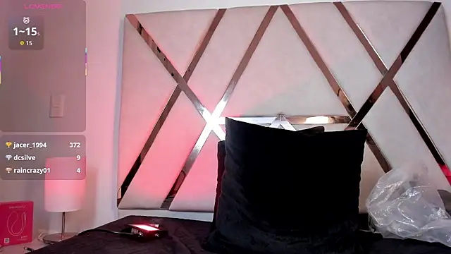 Evaa_Millss' Live XXX Chat