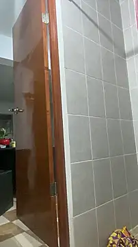 Chatroom XXX en direct de Lucy_YupiSweet