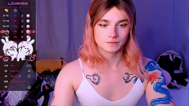 Alice_Hells: διαδικτυακό σόου στην κάμερα