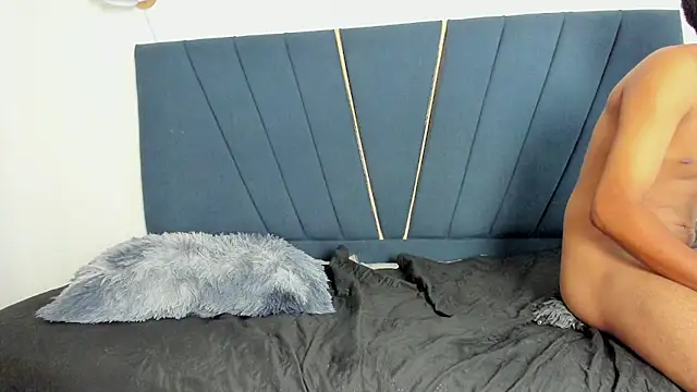 Aaron_cum18 webcam show