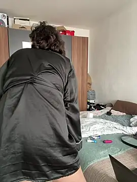 Piggiteablacktea 现场XXX聊天