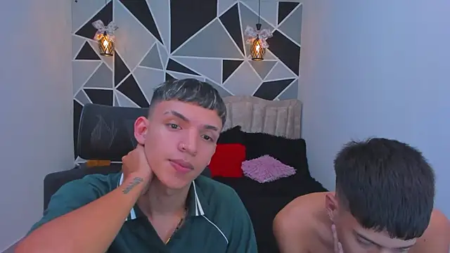 Juan_Nd_Steven's Live XXX Chat