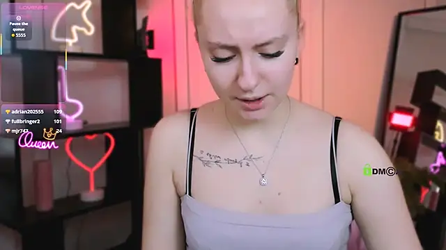 mila_glow1's Live XXX Chat