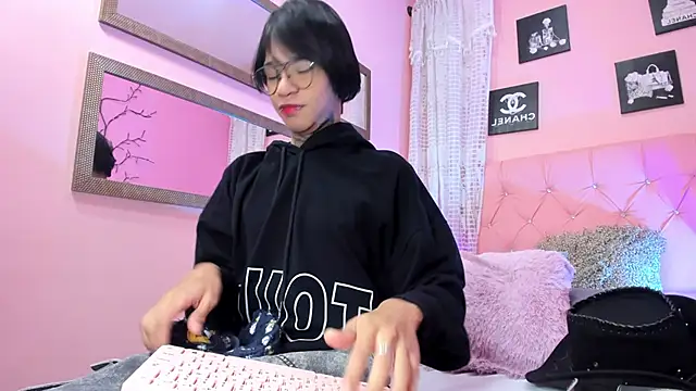 Chat +18 de Liam_evvan ao vivo