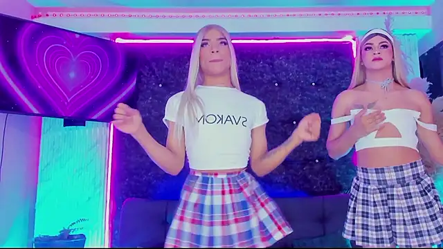 Queens_Wonders_Blonders' Live XXX Chat