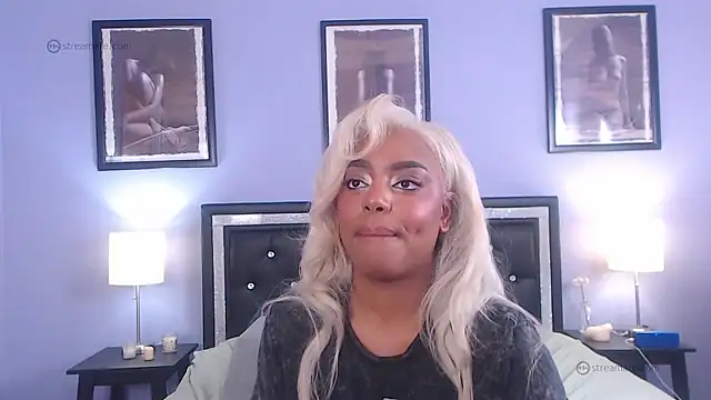 RobynKnight's Live XXX Chat